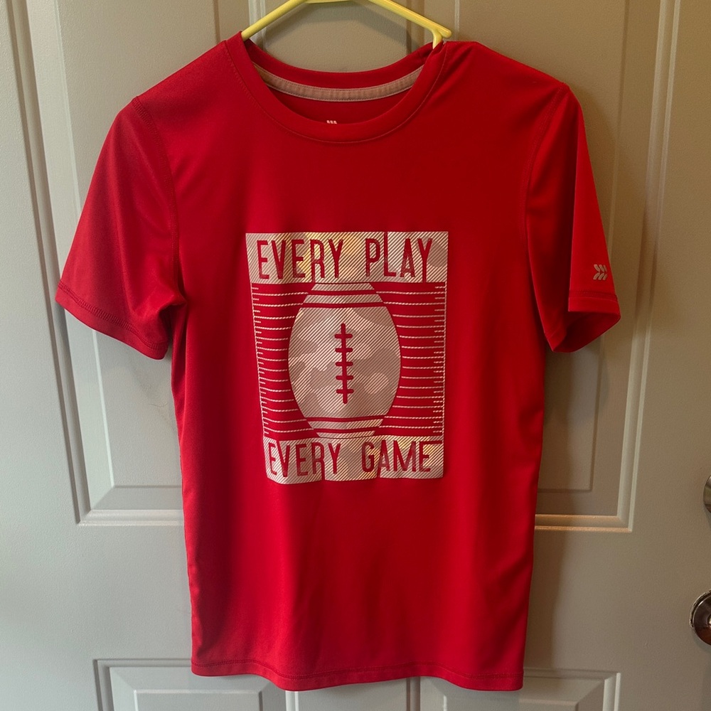 All in Motion Red Sports Graphic Tee athletic material size‎ large